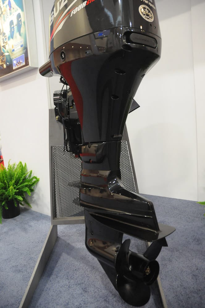 miami-boat-show-2013-engines28.jpg