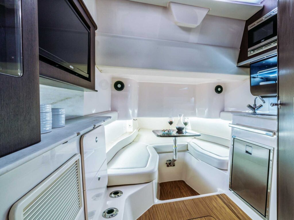 Grady-White Canyon 386 cabin