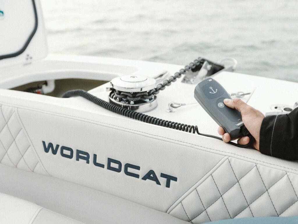 World Cat 235TE electric windlass
